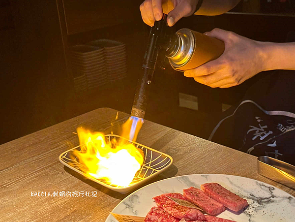 [台中西區]脂板前炭火燒肉:連續四年米其林餐盤推薦、質感和牛