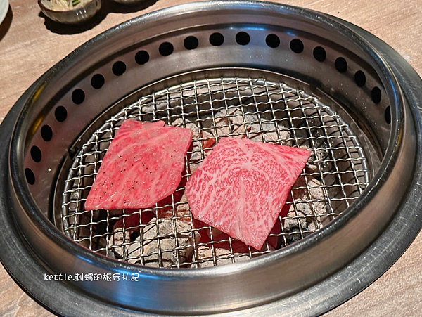 [台中西區]脂板前炭火燒肉:連續四年米其林餐盤推薦、質感和牛