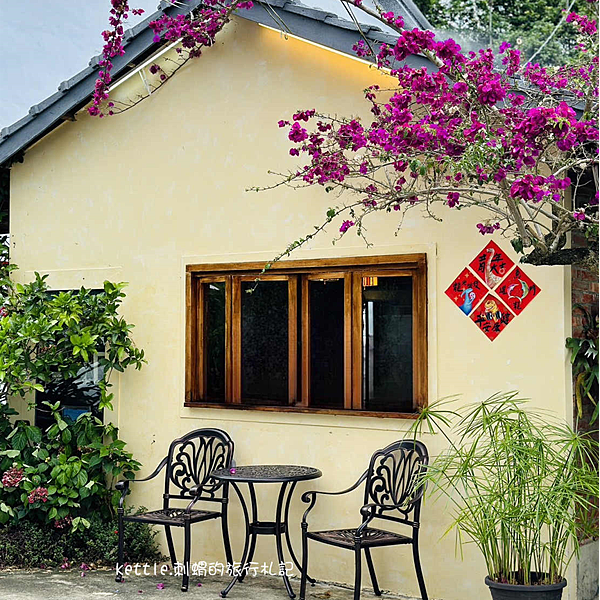[南投景點]金悅玻璃屋咖啡:彩繪玻璃屋、牛棚改建老宅咖啡廳、