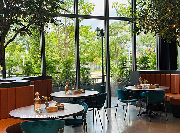 [台中北屯]阿根廷餐酒牛排館:大片落地窗的餐酒館、台中市區也