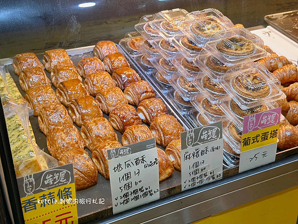 [台中東海]哞哞屋牛角泡芙專賣店:丹麥熱狗、牛奶可頌、重乳酪