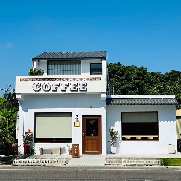 [彰化新景點]餘暉:白色韓系咖啡小屋、異國餐點、近芳苑濕地