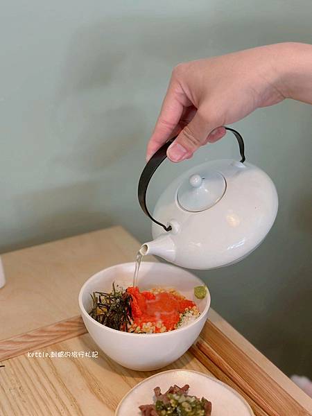 [嘉義美食]小滿高湯茶泡飯:特色高湯茶泡飯、從主餐到可樂餅、