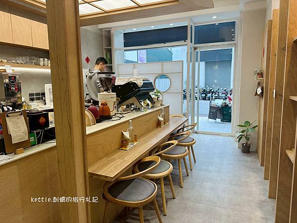 [台中南屯]鄰人咖啡:日式榻榻米咖啡廳、平日不限時、近南屯捷