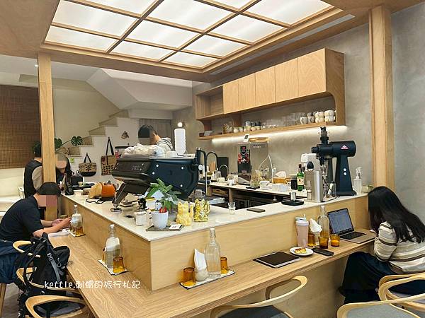 [台中南屯]鄰人咖啡:日式榻榻米咖啡廳、平日不限時、近南屯捷