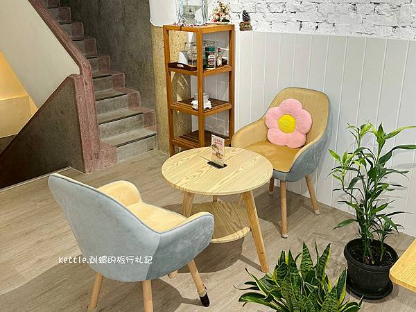 [台中中區]小鍋甜點咖啡:從正餐到甜點、中區溫柔色調咖啡廳、