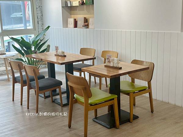 [台中中區]小鍋甜點咖啡:從正餐到甜點、中區溫柔色調咖啡廳、