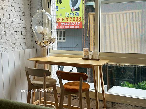 [台中中區]小鍋甜點咖啡:從正餐到甜點、中區溫柔色調咖啡廳、