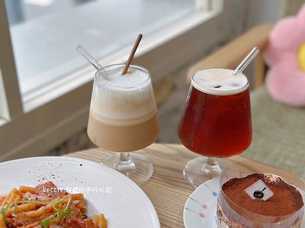 [台中中區]小鍋甜點咖啡:從正餐到甜點、中區溫柔色調咖啡廳、