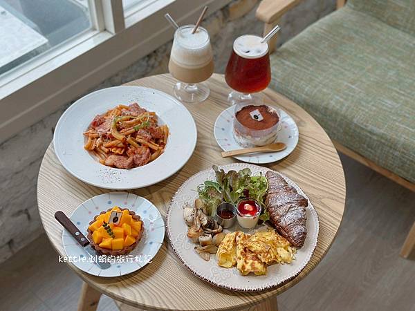 [台中中區]小鍋甜點咖啡:從正餐到甜點、中區溫柔色調咖啡廳、