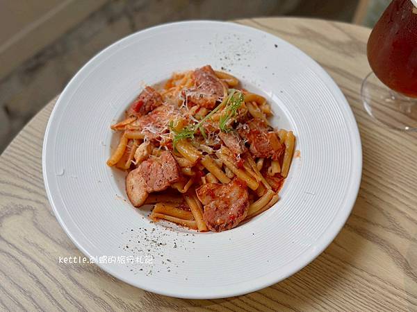 [台中中區]小鍋甜點咖啡:從正餐到甜點、中區溫柔色調咖啡廳、