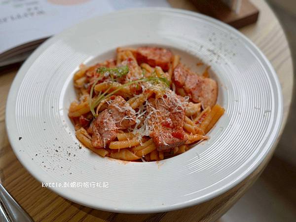 [台中中區]小鍋甜點咖啡:從正餐到甜點、中區溫柔色調咖啡廳、