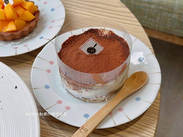 [台中中區]小鍋甜點咖啡:從正餐到甜點、中區溫柔色調咖啡廳、