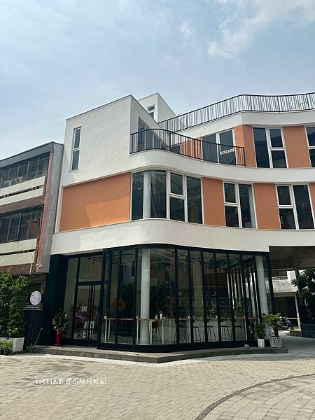 [台中西屯]qn dessert:逢甲玻璃窗咖啡廳、招牌千層