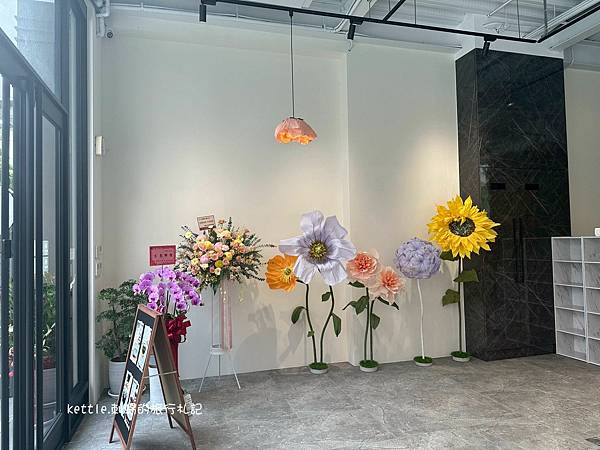 [台中西屯]qn dessert:逢甲玻璃窗咖啡廳、招牌千層