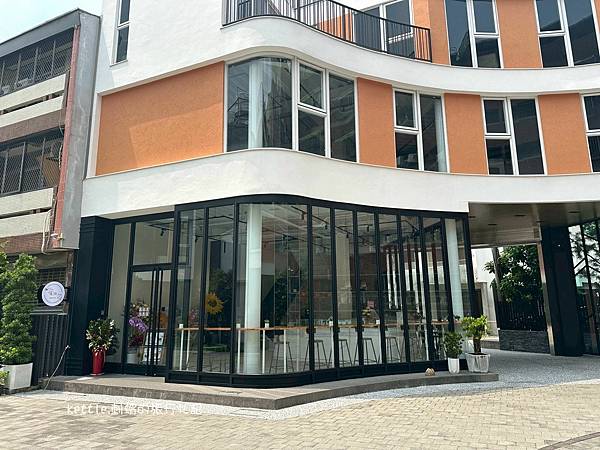 [台中西屯]qn dessert:逢甲玻璃窗咖啡廳、招牌千層