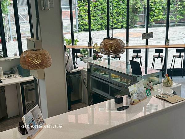 [台中西屯]qn dessert:逢甲玻璃窗咖啡廳、招牌千層