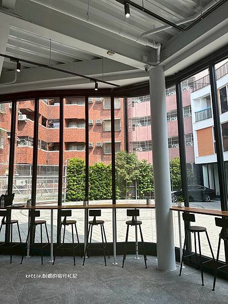 [台中西屯]qn dessert:逢甲玻璃窗咖啡廳、招牌千層