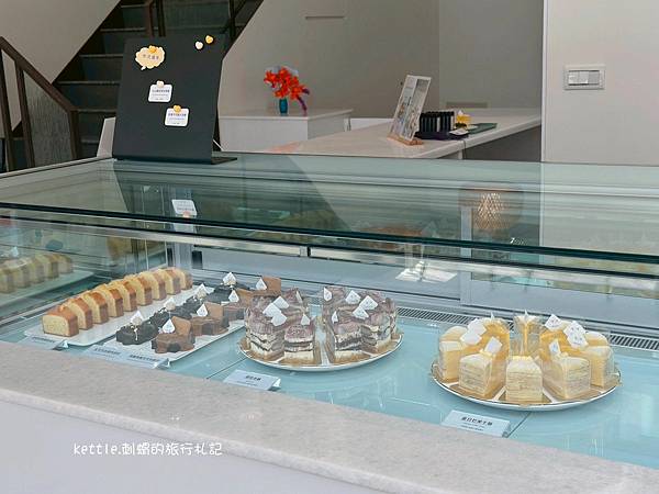 [台中西屯]qn dessert:逢甲玻璃窗咖啡廳、招牌千層