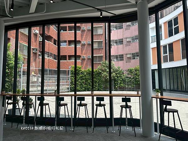 [台中西屯]qn dessert:逢甲玻璃窗咖啡廳、招牌千層