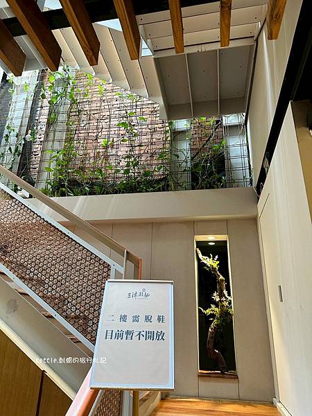 [台中中區]三津製麵249老宅店:90年手工麵文化、禪意素食