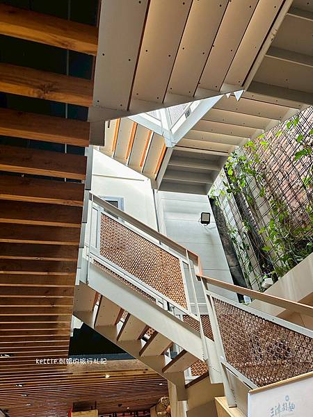 [台中中區]三津製麵249老宅店:90年手工麵文化、禪意素食