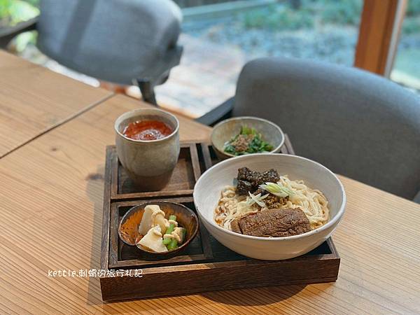 [台中中區]三津製麵249老宅店:90年手工麵文化、禪意素食