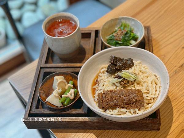 [台中中區]三津製麵249老宅店:90年手工麵文化、禪意素食