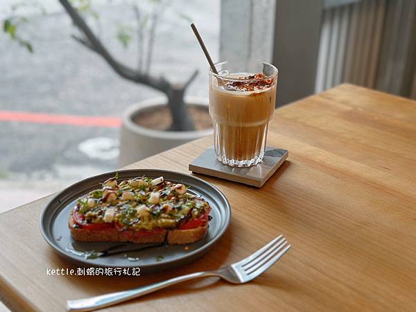 [台中西區]Brewsome coffee美術館店:提供鹹食