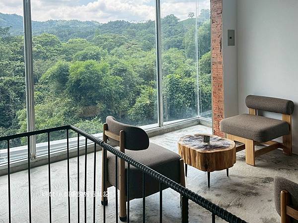 [南投新景點]大白咖啡:獨棟景觀咖啡廳、欣賞魚池山景