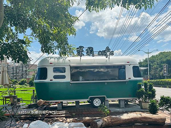 [桃園新景點]茉莉咖啡2號店:稻田旁的露營車咖啡廳、飯糰早午