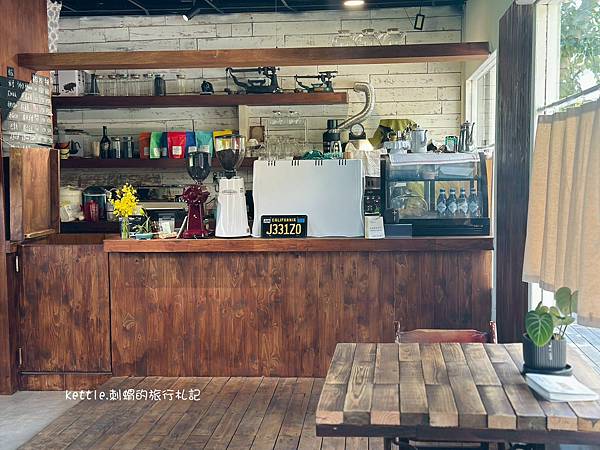 [桃園新景點]茉莉咖啡2號店:稻田旁的露營車咖啡廳、飯糰早午