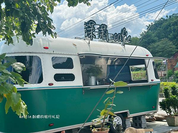 [桃園新景點]茉莉咖啡2號店:稻田旁的露營車咖啡廳、飯糰早午