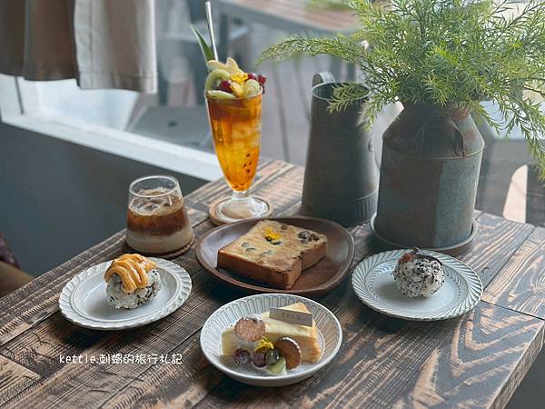 [桃園新景點]茉莉咖啡2號店:稻田旁的露營車咖啡廳、飯糰早午