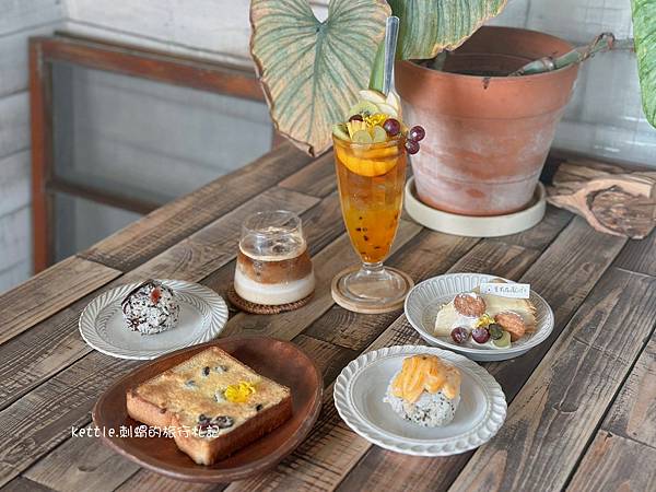 [桃園新景點]茉莉咖啡2號店:稻田旁的露營車咖啡廳、飯糰早午