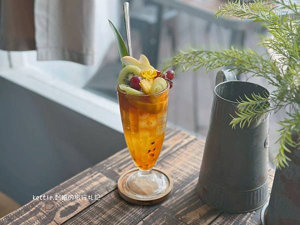 [桃園新景點]茉莉咖啡2號店:稻田旁的露營車咖啡廳、飯糰早午