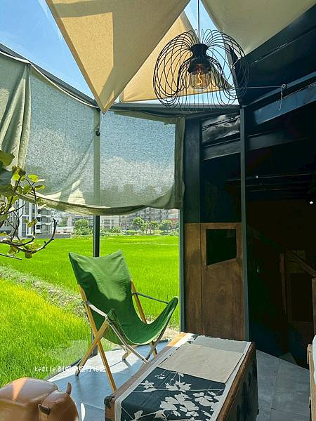 [桃園新景點]茉莉咖啡2號店:稻田旁的露營車咖啡廳、飯糰早午