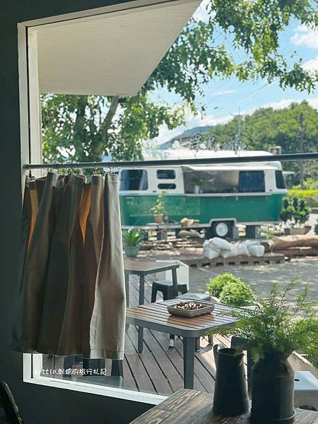 [桃園新景點]茉莉咖啡2號店:稻田旁的露營車咖啡廳、飯糰早午