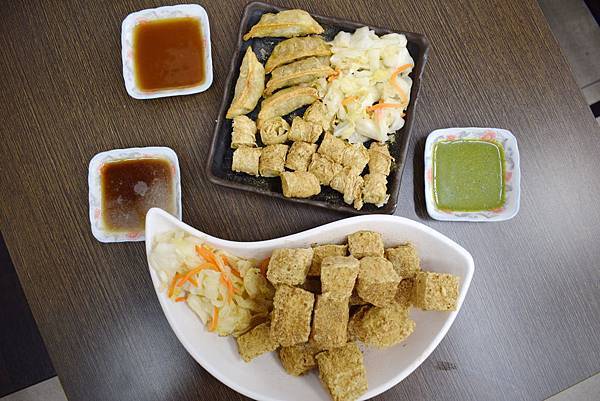 高雄 鳳山 鳳山花村藥膳豆腐 光復店x蔬果中藥泡製臭豆腐x多種醬汁x鳳山小吃 凱開式的熱情人生 痞客邦