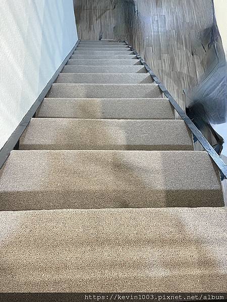 地毯快速改造住家鐵樓梯~舒適降噪又美觀! 地毯快速改造住家鐵樓梯~舒適降噪又美觀!
