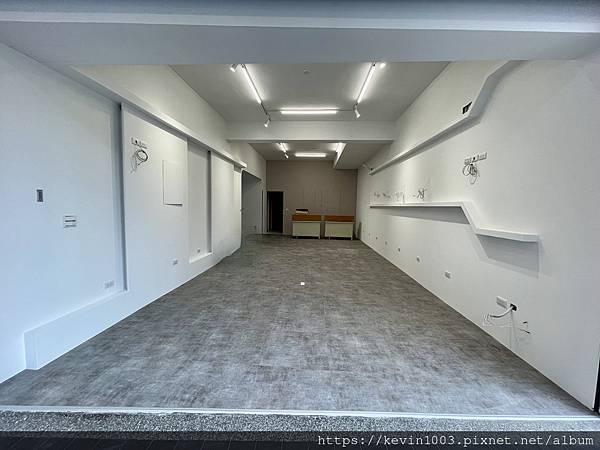 商用空間快速改造|經濟實惠又耐磨的清水模塑膠地板 商用空間快速改造|經濟實惠又耐磨的清水模塑膠地板
