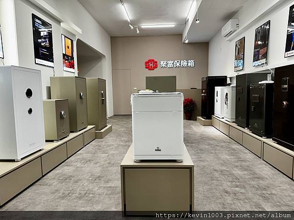 商用空間快速改造經濟實惠又耐磨的清水模塑膠地板 商用空間快速改造經濟實惠又耐磨的清水模塑膠地板