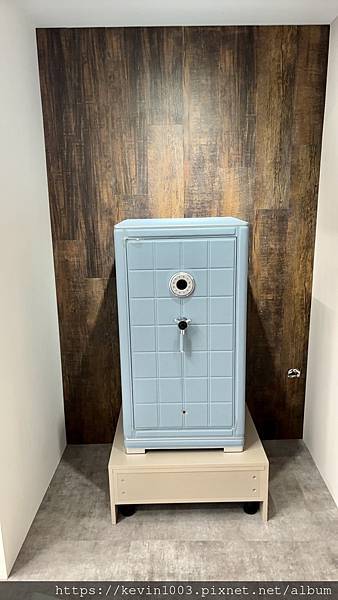 商用空間快速改造經濟實惠又耐磨的清水模塑膠地板 商用空間快速改造經濟實惠又耐磨的清水模塑膠地板