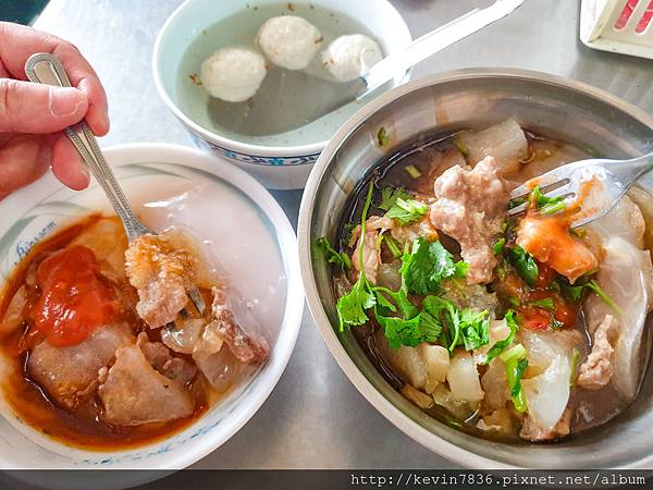 南投,埔里施家肉丸,肉丸,餡料豐盛,魚丸湯,柴魚高湯,豬肉與筍丁,埔里