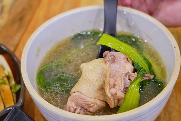 DSC05592-01.jpeg DSC05592-01.jpeg