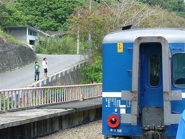 沿途不斷到有鐵道迷前來拍車