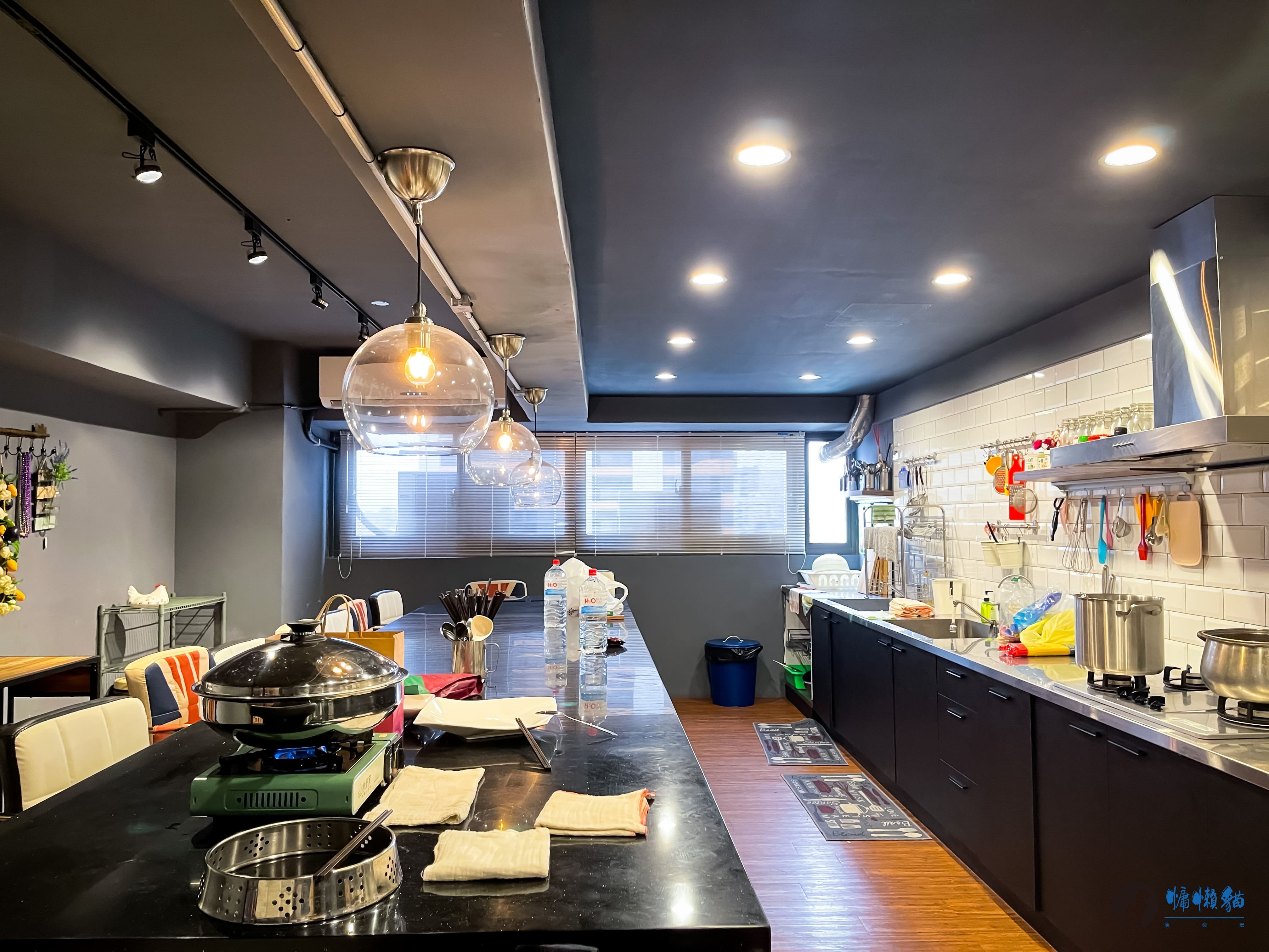 在威爾希斯共享廚房與一群剛認識的朋友,一起料理聖誕餐點和交換