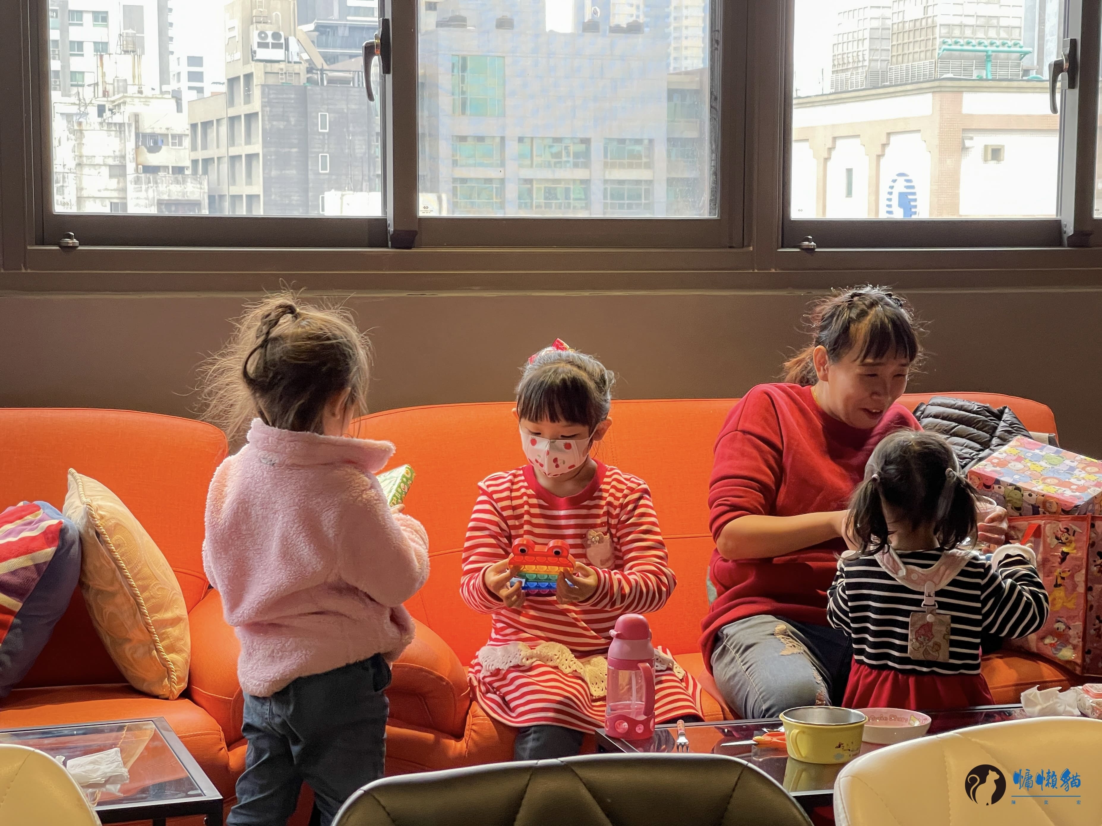 在威爾希斯共享廚房與一群剛認識的朋友,一起料理聖誕餐點和交換