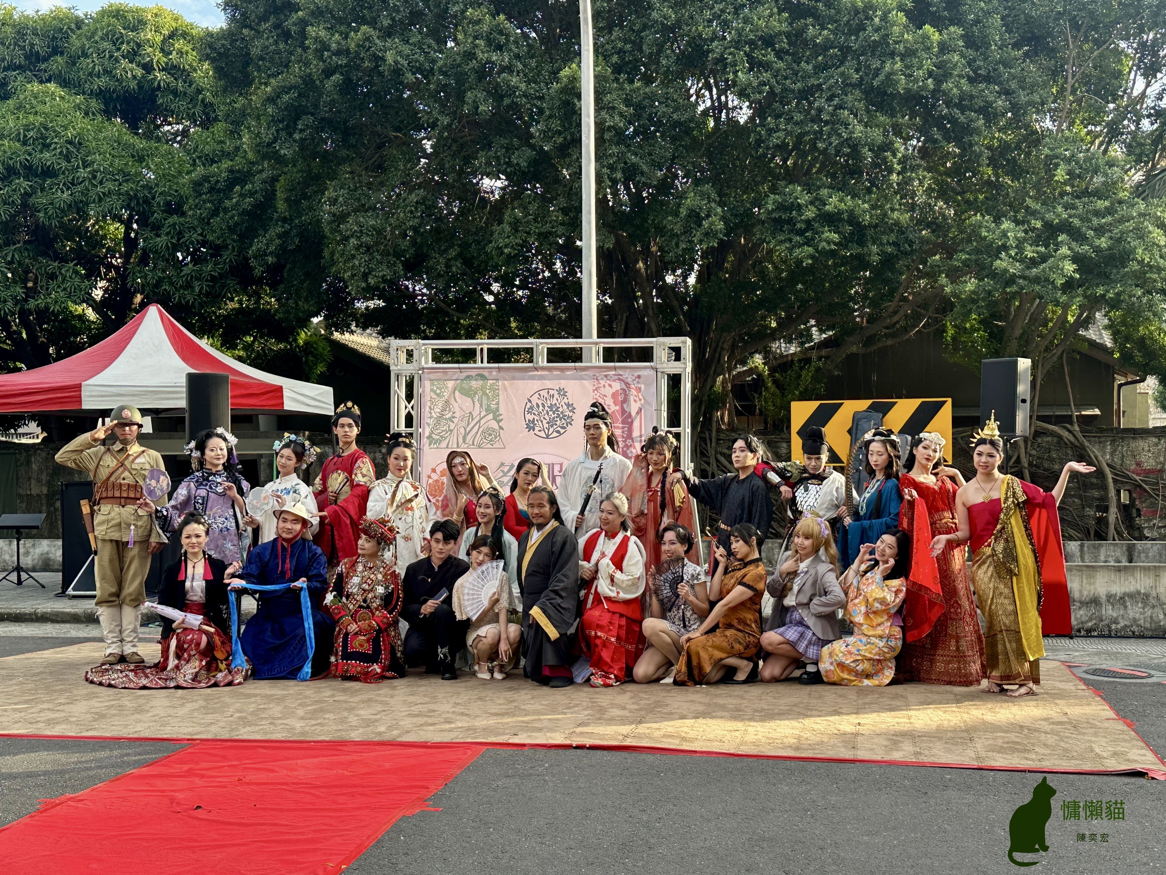 台南獨一無二的服飾祭典，展示了各個國家的傳統服飾與非物質文化