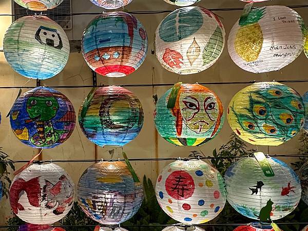 【2025年府城普濟燈會】..1800顆彩繪燈籠在夜空亮起溫暖